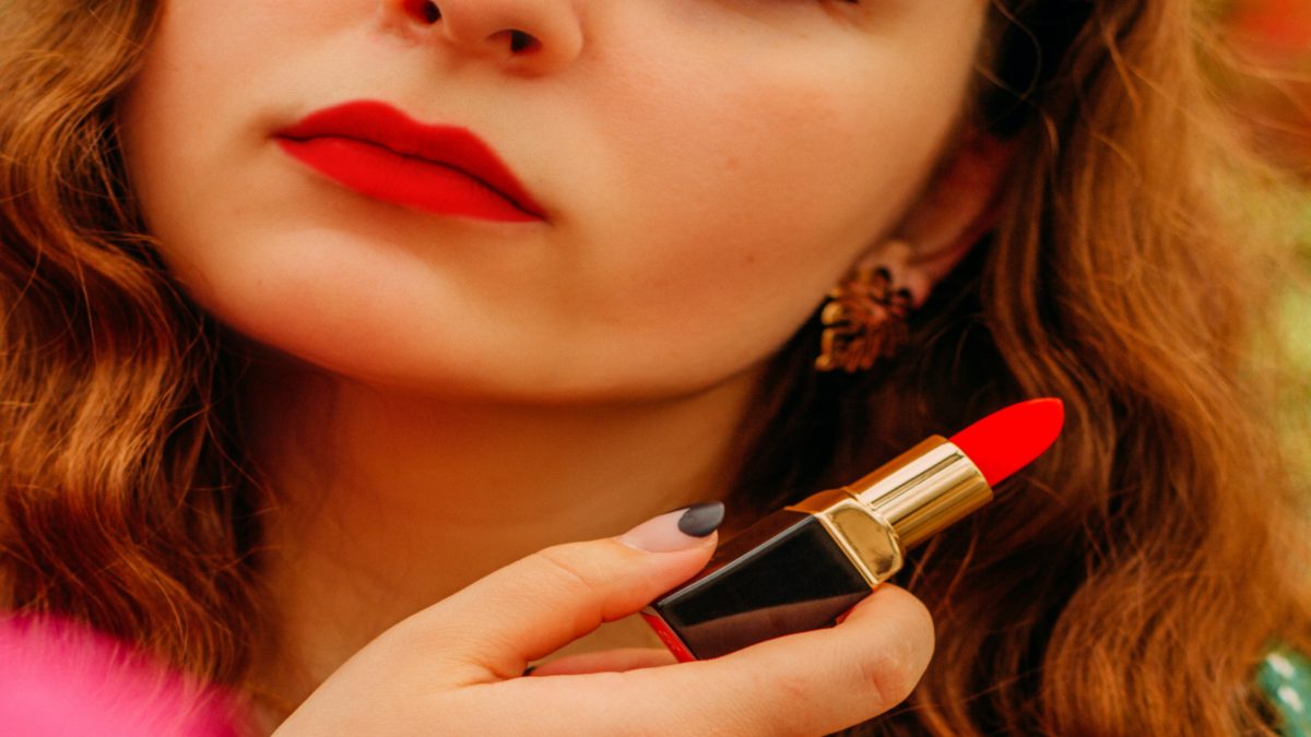 How to Apply Lipstick Perfectly - 5 Easy Steps » StylesXP