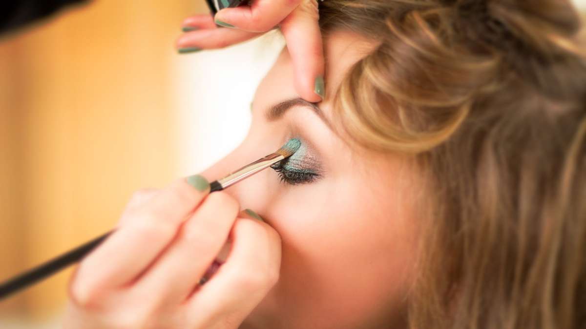 What’s the Buzz About Permanent Makeup? » StylesXP